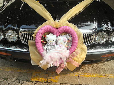 hello kitty wedding car